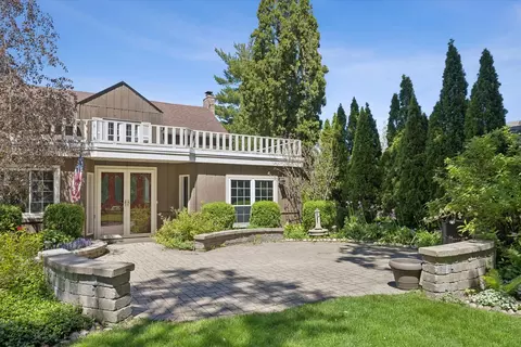 Exterior - 946 Walter Ave, Des Plaines, IL 60016 photo 2 of 3