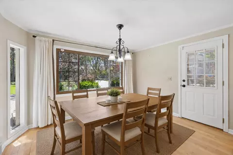 Dining - 946 Walter Ave, Des Plaines, IL 60016 photo 1 of 2