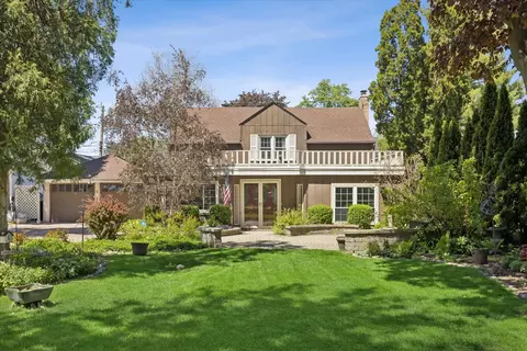 946 Walter Ave, Des Plaines, IL 60016