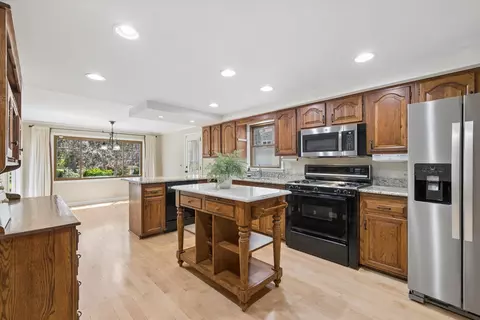Kitchen - 946 Walter Ave, Des Plaines, IL 60016 photo 1 of 2