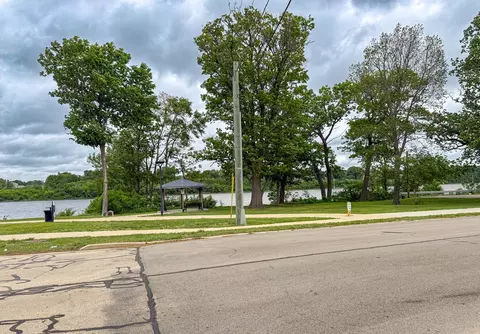 Exterior - 308 E 2nd St, Rock Falls, IL 61071 photo 5 of 10