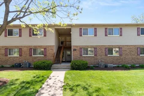 295 Woodridge Cir #D, South Elgin, IL 60177