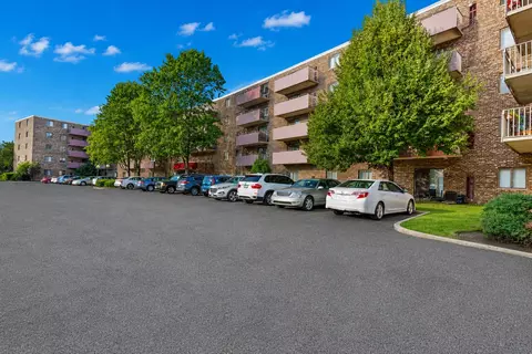 1463 Mercury Dr #219, Schaumburg, IL 60193