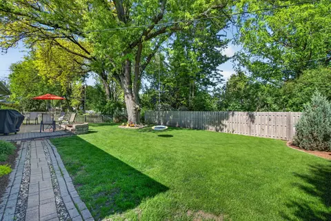Exterior - 223 Willow Ln, Geneva, IL 60134 photo 4 of 14