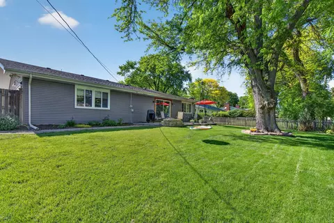 Exterior - 223 Willow Ln, Geneva, IL 60134 photo 6 of 14