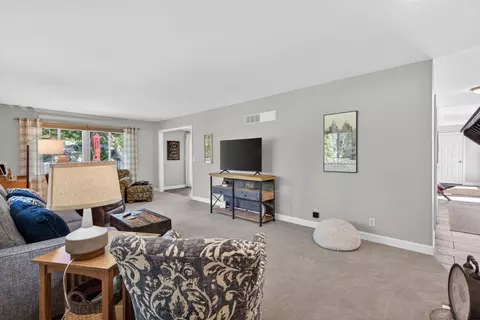 Living - 223 Willow Ln, Geneva, IL 60134 photo 4 of 4