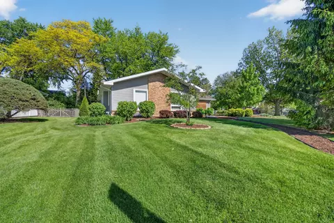 Exterior - 223 Willow Ln, Geneva, IL 60134 photo 10 of 14