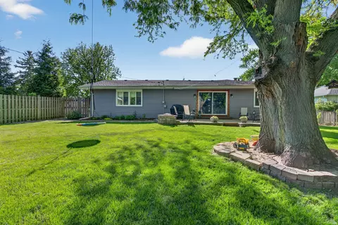 Exterior - 223 Willow Ln, Geneva, IL 60134 photo 7 of 14