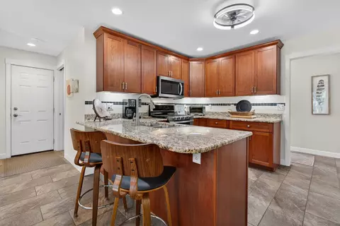 Kitchen - 223 Willow Ln, Geneva, IL 60134 photo 1 of 5