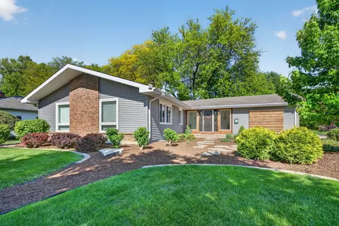 223 Willow Ln, Geneva, IL 60134