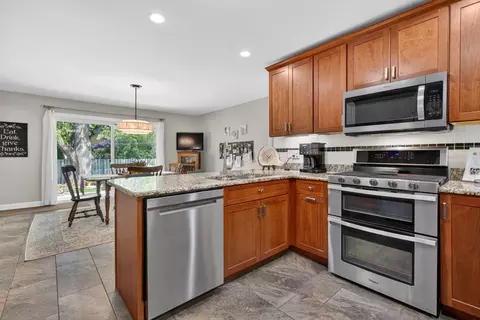 Kitchen - 223 Willow Ln, Geneva, IL 60134 photo 3 of 5