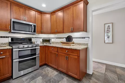 Kitchen - 223 Willow Ln, Geneva, IL 60134 photo 2 of 5
