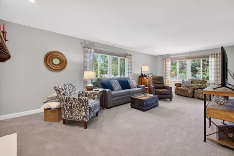 Living - 223 Willow Ln, Geneva, IL 60134 photo 2 of 4