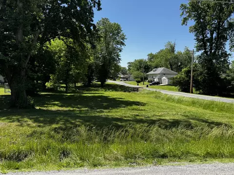 501 E Roosevelt Ave, Duquoin, IL 62832