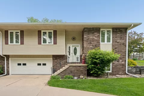 870 47th Ave #2, East Moline, IL 61244