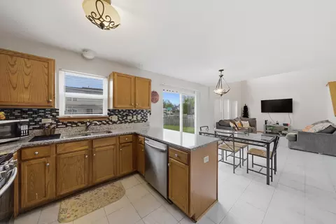 Kitchen - 1620 Manor Oaks Dr, Plainfield, IL 60586 photo 2 of 2