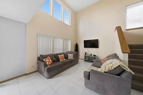 Living - 1620 Manor Oaks Dr, Plainfield, IL 60586 photo 2 of 3