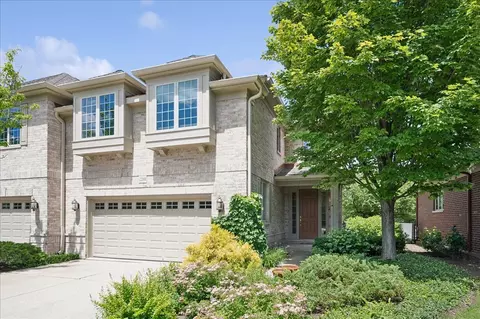2288 Royal Ridge Dr, Northbrook, IL 60062