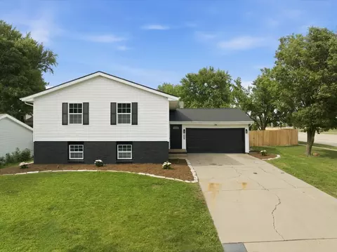 1828 Johnson Dr, Normal, IL 61761