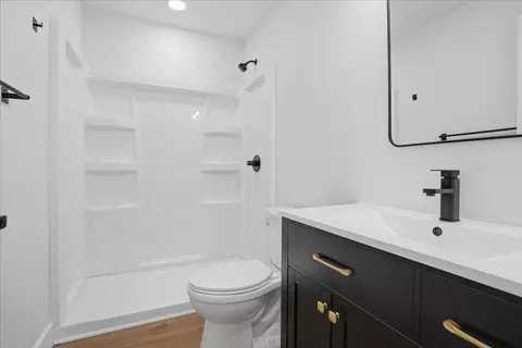 Bath - 1828 Johnson Dr, Normal, IL 61761 photo 1 of 3