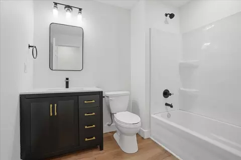 Bath - 1828 Johnson Dr, Normal, IL 61761 photo 2 of 3