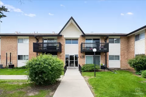 20 Kingery Quarter # A, Willowbrook, IL 60527