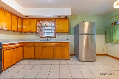 Kitchen - 15214 Evers St, Dolton, IL 60419 photo 3 of 4