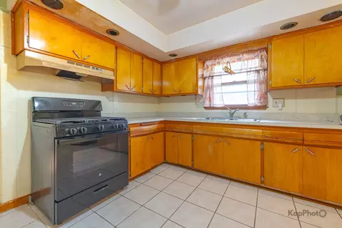 Kitchen - 15214 Evers St, Dolton, IL 60419 photo 2 of 4