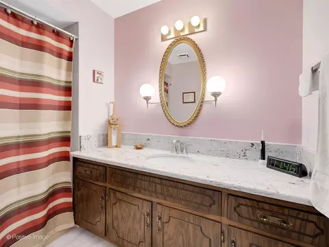 Bath - 1925 Glencoe St, Wheaton, IL 60187 photo 3 of 3