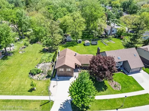 View/Area - 1925 Glencoe St, Wheaton, IL 60187 photo 1 of 7