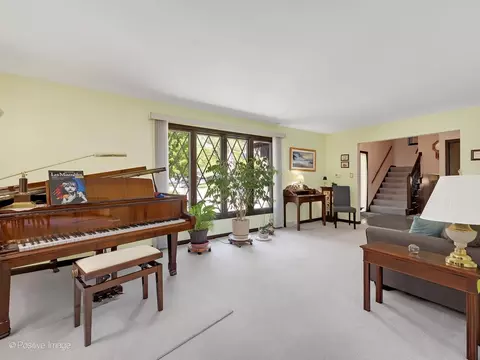 Living - 1925 Glencoe St, Wheaton, IL 60187 photo 2 of 4
