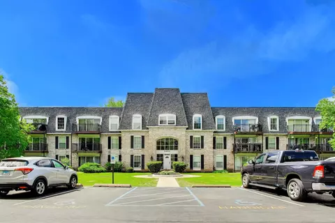5400 Carriageway Dr #103, Rolling Meadows, IL 60008