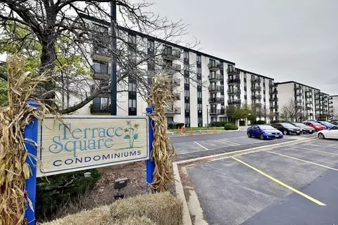 9074 W Terrace Dr #5C, Niles, IL 60714