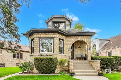 6732 W Rascher Ave, Chicago, IL 60656