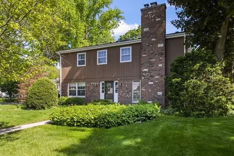 512 S Bristol Ln, Arlington Heights, IL 60005