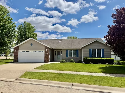 901 E 21st St, Sterling, IL 61081