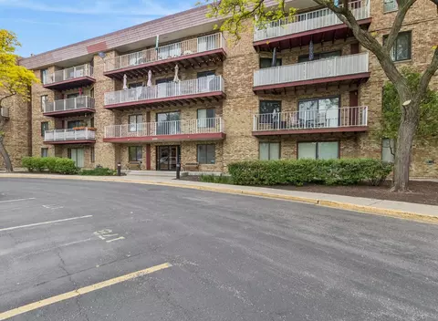 5450 Astor Ln #210, Rolling Meadows, IL 60008