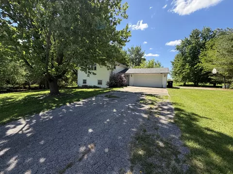 5195 306th St, Dixon, IA 52745