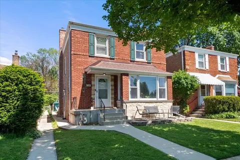 2504 W Jarvis Ave, Chicago, IL 60645