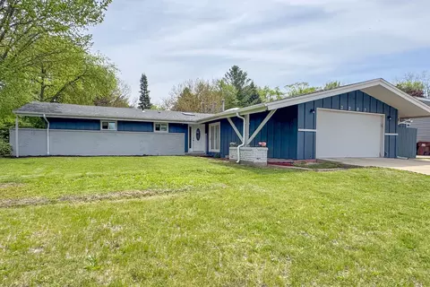 3207 Sunnyside Dr, Rockford, IL 61114