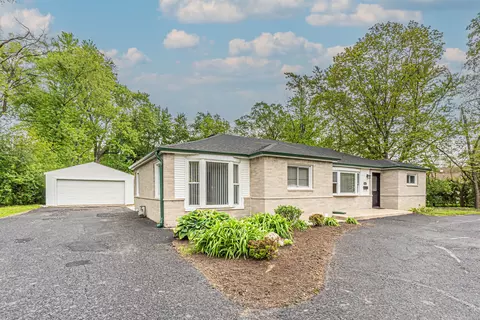 1055 N Bluebonnet Ln, Hoffman Estates, IL 60169