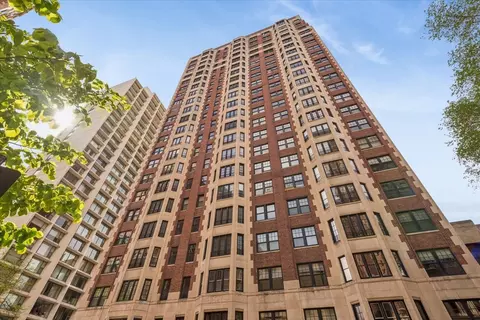421 W Melrose St #11B, Chicago, IL 60657