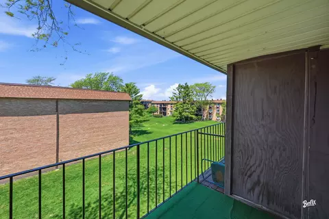 720 Hill Dr #8-302, Hoffman Estates, IL 60169 photo 12