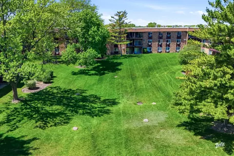 720 Hill Dr #8-302, Hoffman Estates, IL 60169 photo 4