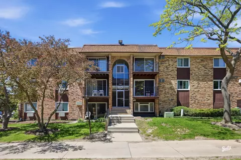 720 Hill Dr #8-302, Hoffman Estates, IL 60169 photo 2