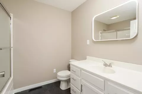 Bath - 507 Lloyd Dr, Dwight, IL 60420 photo 2 of 3