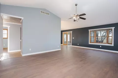 Living - 507 Lloyd Dr, Dwight, IL 60420 photo 4 of 6