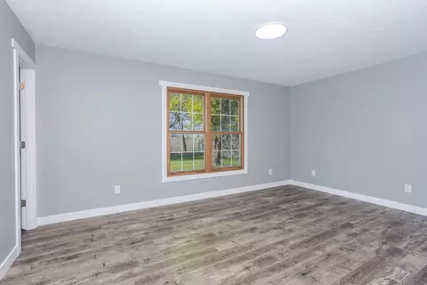 Living - 507 Lloyd Dr, Dwight, IL 60420 photo 6 of 6