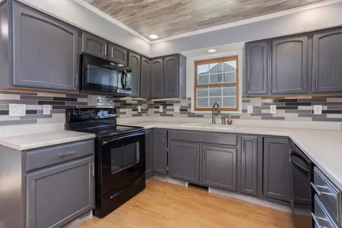 Kitchen - 507 Lloyd Dr, Dwight, IL 60420 photo 3 of 5