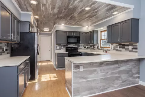 Kitchen - 507 Lloyd Dr, Dwight, IL 60420 photo 2 of 5